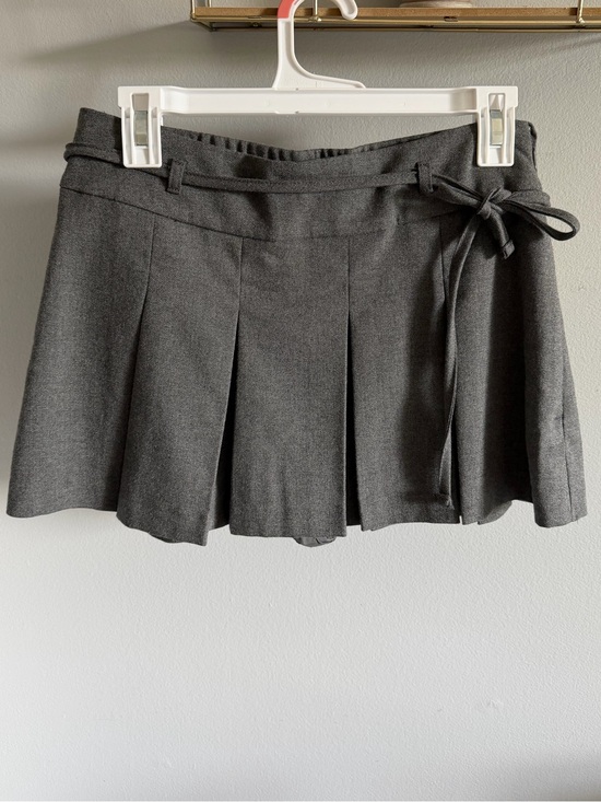 Hollister Dresses & Skirts - Hollister Charcoal Gray Pleated Skirt